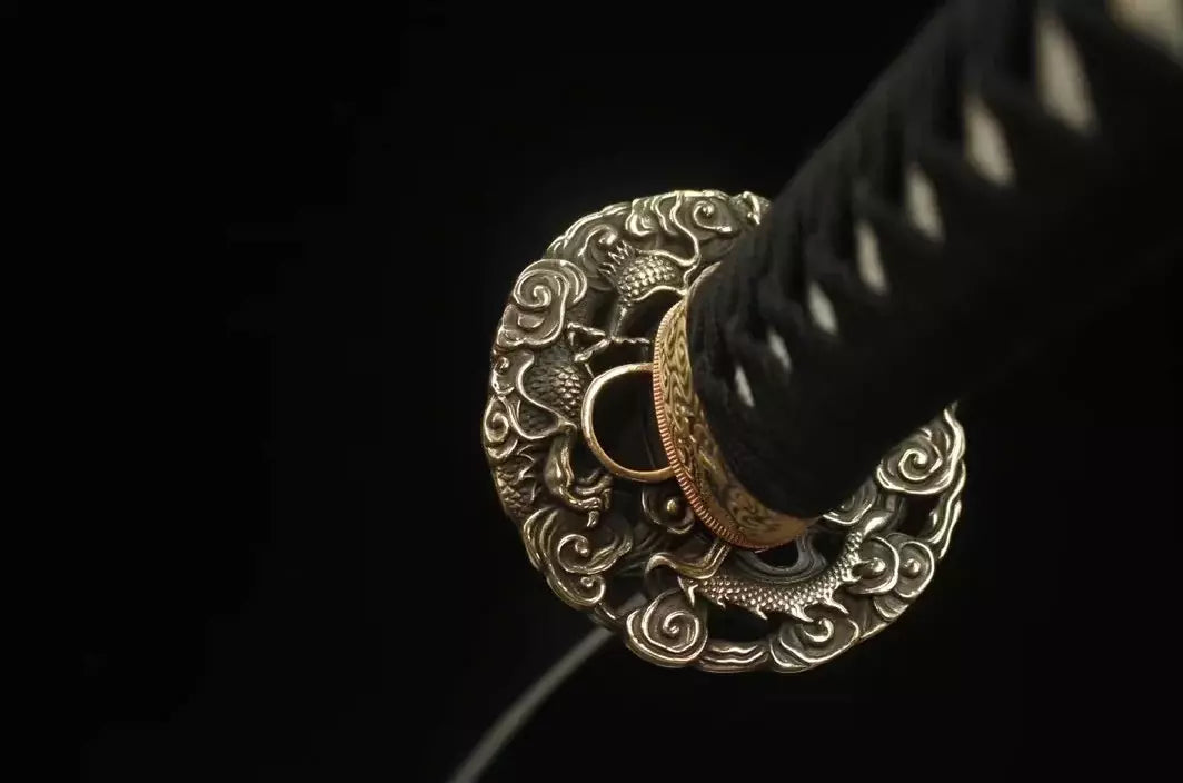 Tsuba-Roi-de-la-Guerre-Acier-Damas